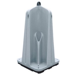 Freistehender Urinalstand mit dreieckiger Grundform und Öffnung vorne